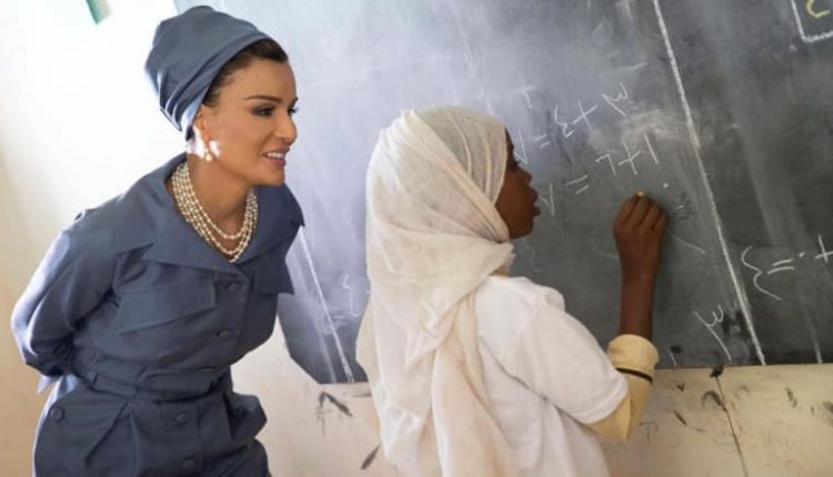 الشيخة موزا .. امراة وليس