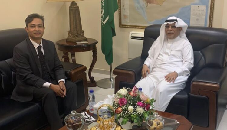 السفير السعودي يستقبل القائم