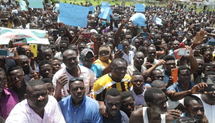 أبناء الهوسا بالقضارف يخرجون