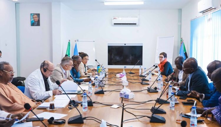 الالية الثلاثية تلتقي بقيادات الاحزاب السياسية