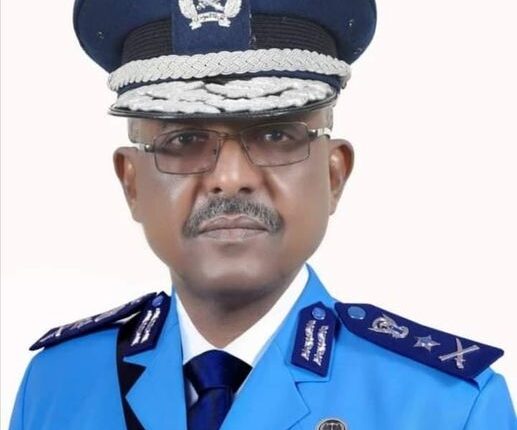 اجتماع قيادة الشرطة يقف
