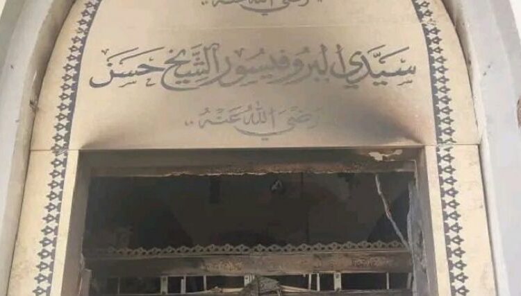 تحطيم ضريح الشيخ قريب